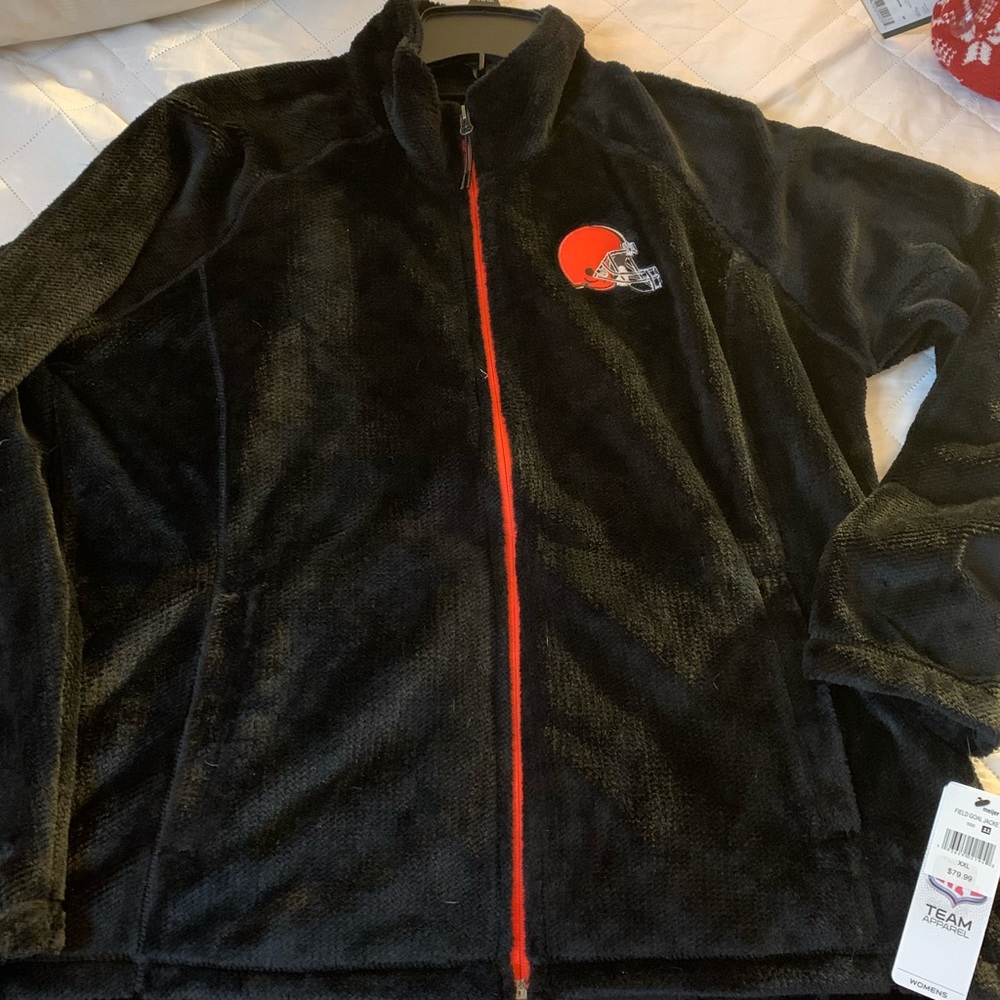 Field goal jacket says xxl bit fits more like xl